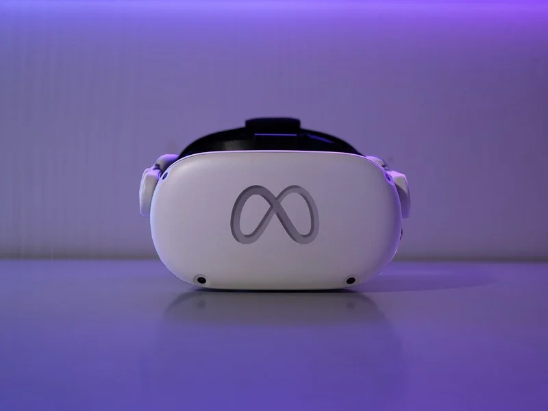 La lecture en réalité virtuelle est au cœur de la nouvelle application d'Izneo. Elle aura pour support le casque Metal Quest 2.