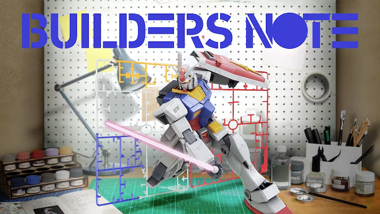 Un Gundam construit qui prend une pose sur un atelier de fabrication